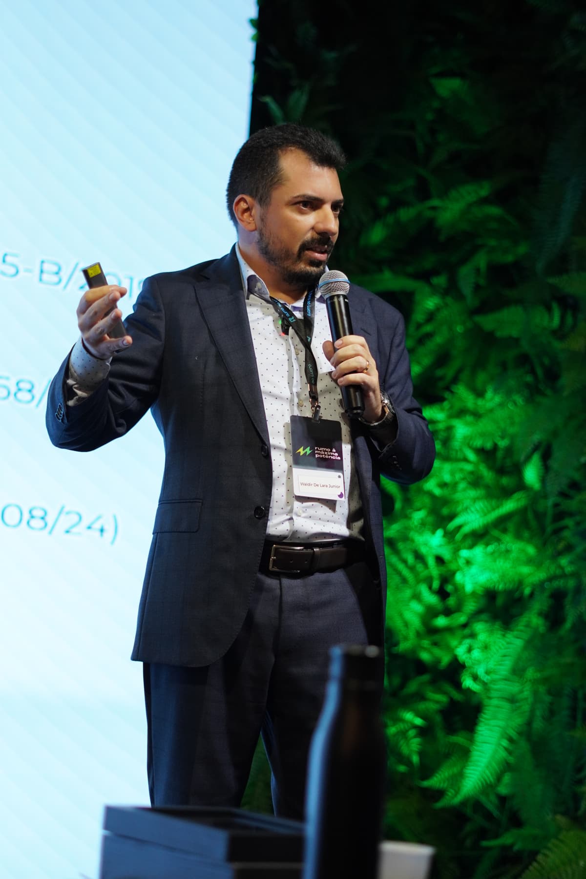 Waldir de Lara Junior, fundador e CEO da Larafy, durante uma palestra